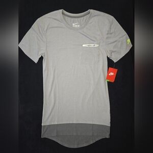 The Nike Tee Athletic Cut, with Pocket, 746425, Size S